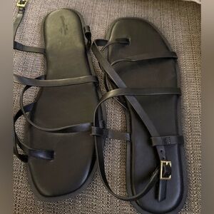 Universal Thread Target Black Faux Leather Strappy Sandal 9.5